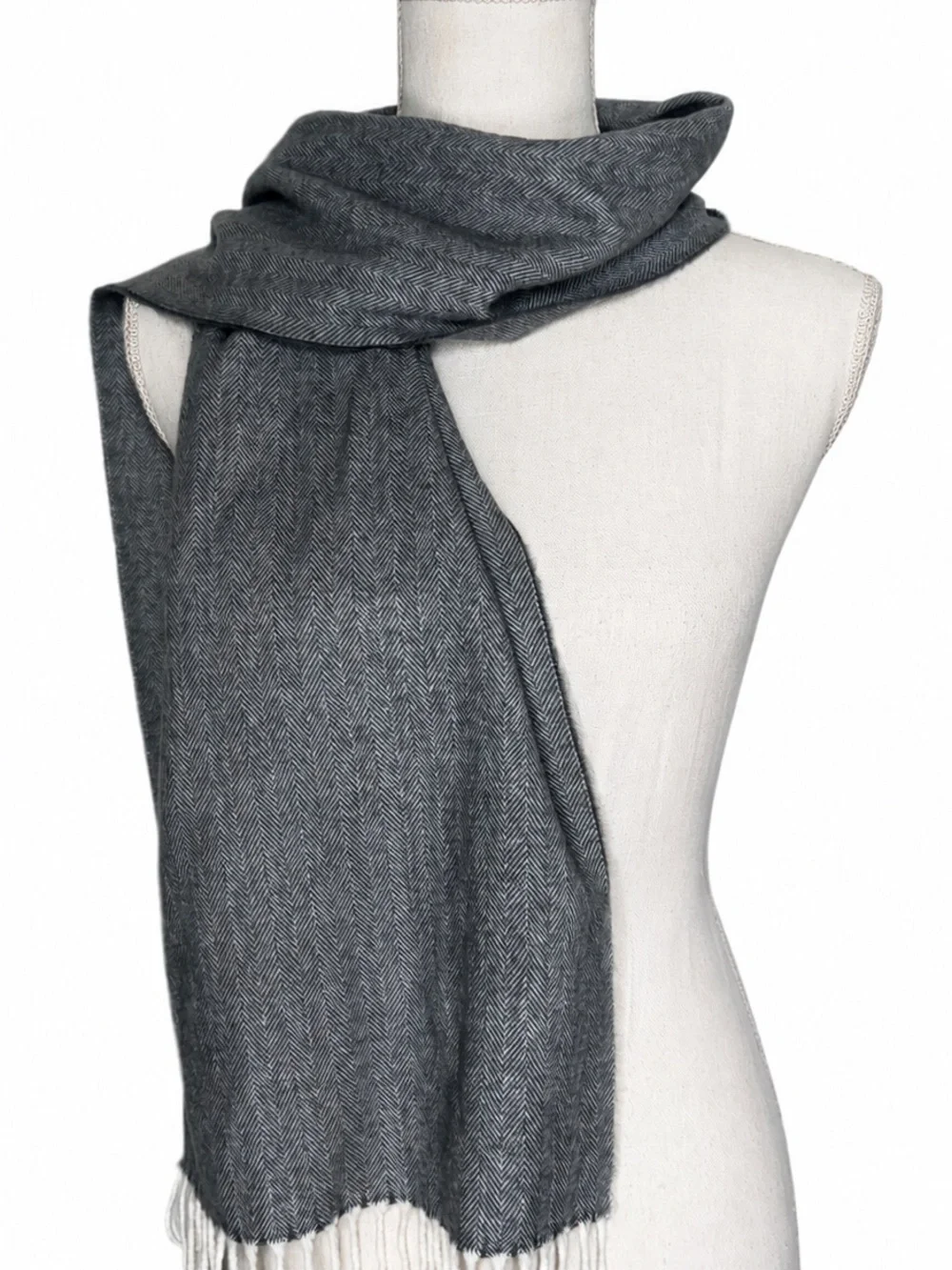 Luxury 100% Cashmere Scarf Made in Scotland Gray Herringbone Tweed Cream Fringe